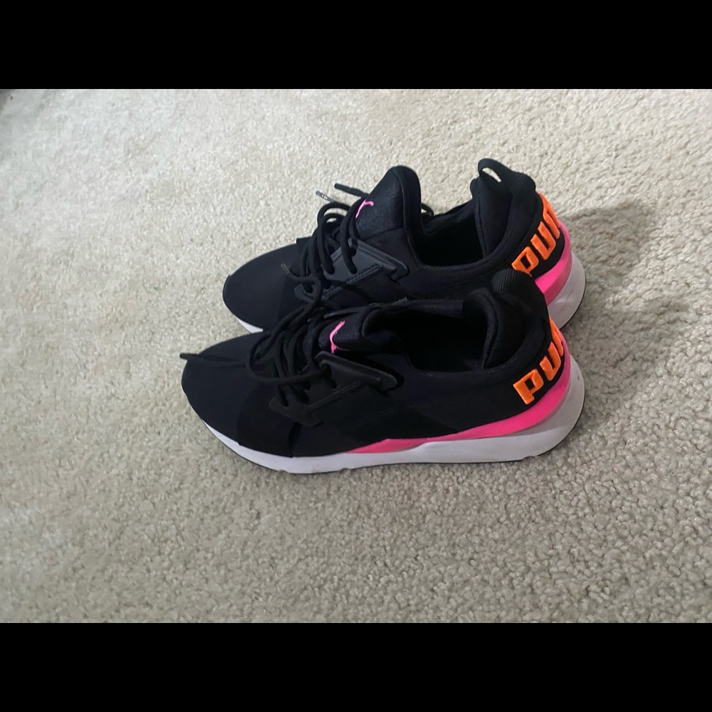 Black Puma Tennis Shoes Womans 8